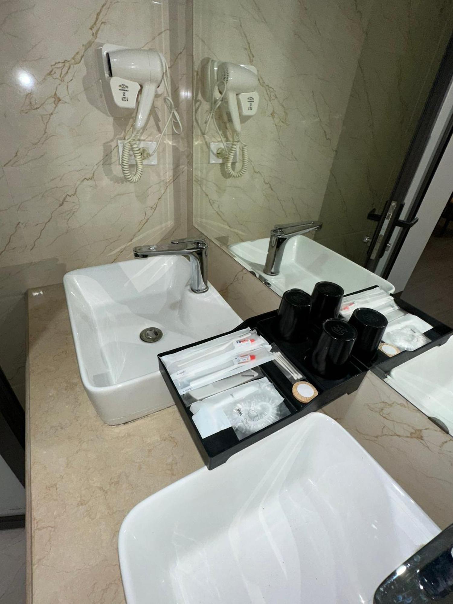 Vinh Khang Ha Long Hotel Екстер'єр фото