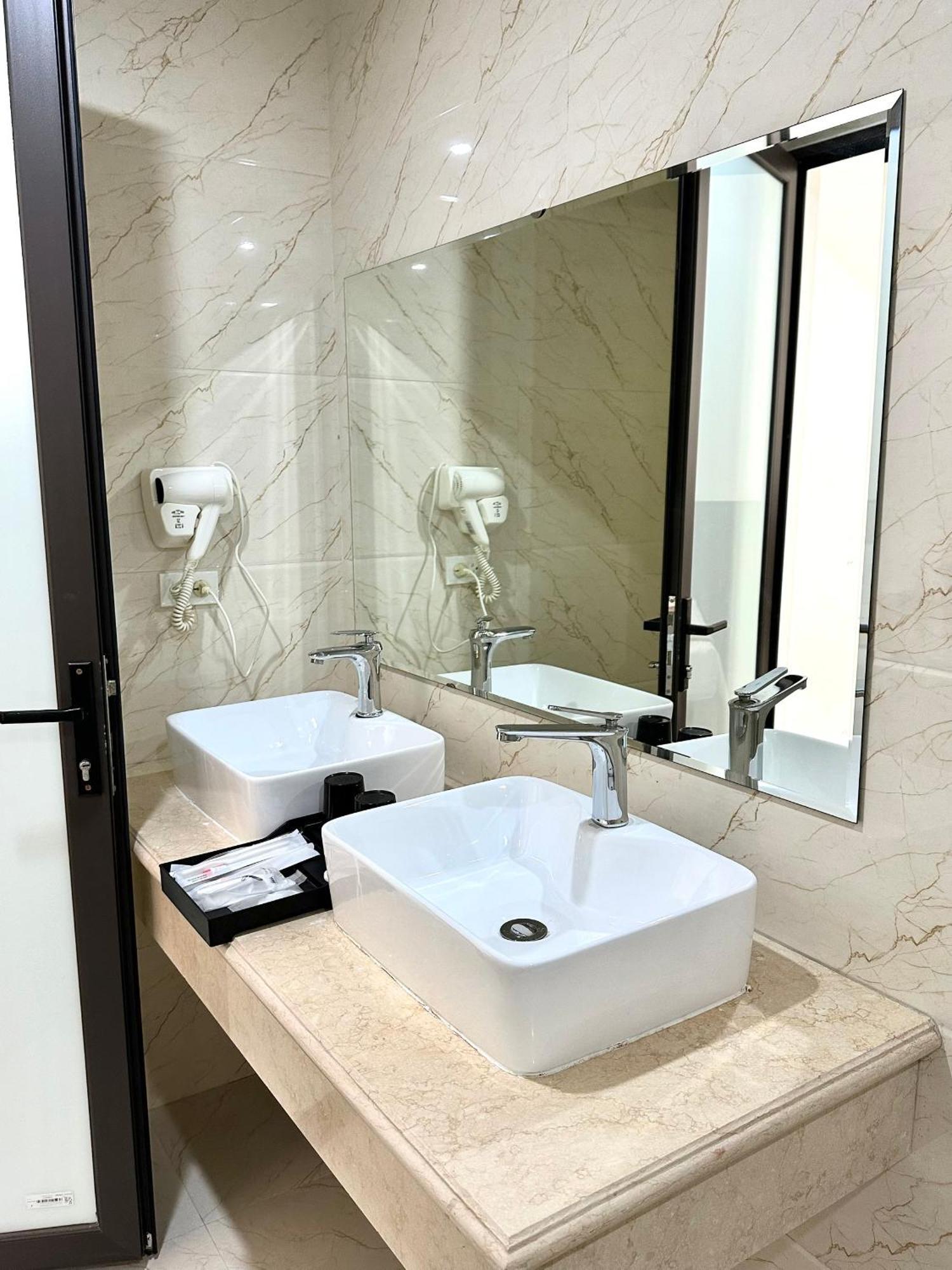 Vinh Khang Ha Long Hotel Екстер'єр фото